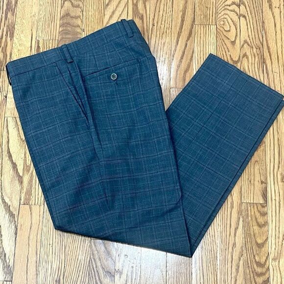 Betenly PHOENIX Charcoal Grey Plaid Flat front Dress Pants. Size 33.